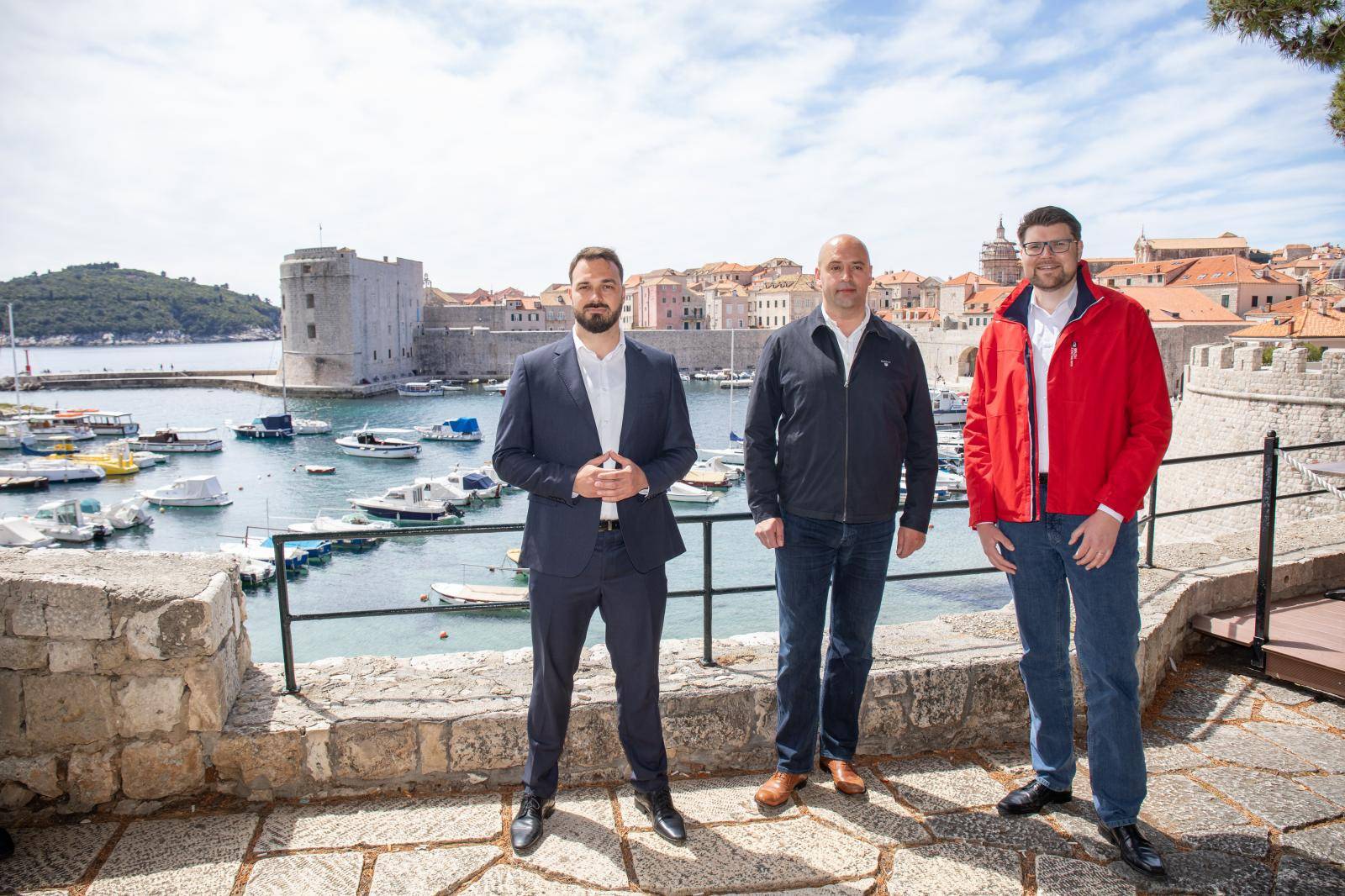 Dubrovnik: Peđa Grbina na konferenciju pružio podršku kandidaturi Ivana Tropana