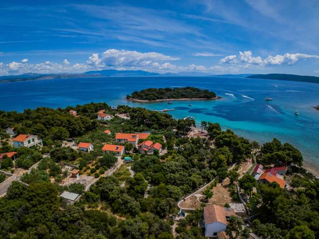 Fotografije iz zraka uvale Krknjaši na Drveniku Velom