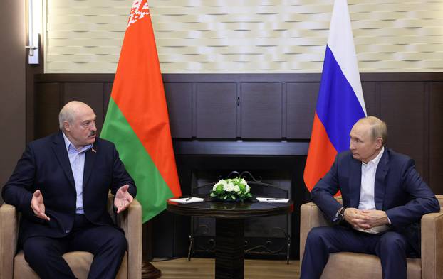 Russian President Putin and Belarusian President Lukashenko meet in Sochi