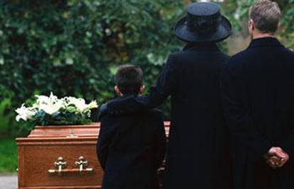 SAD: Pogrebnici im poslali bakine stvari i njen mozak