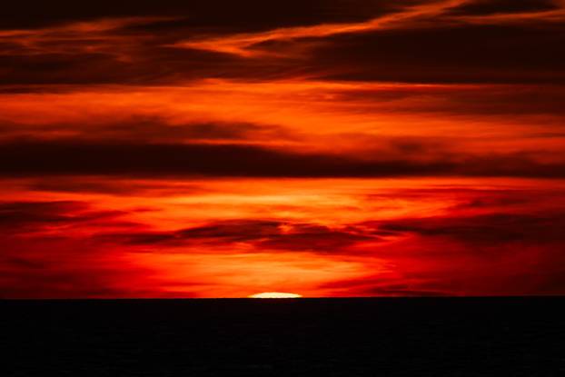 Vela Luka: Zalazak sunca promatran sa trajekta Oliver