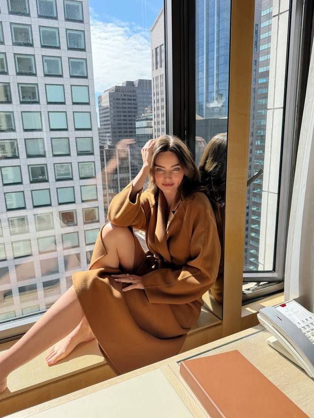 FOTO Slavna 'anđelica' pozirala je i gola, sudeći po fotkama za nju su godine zaista samo broj