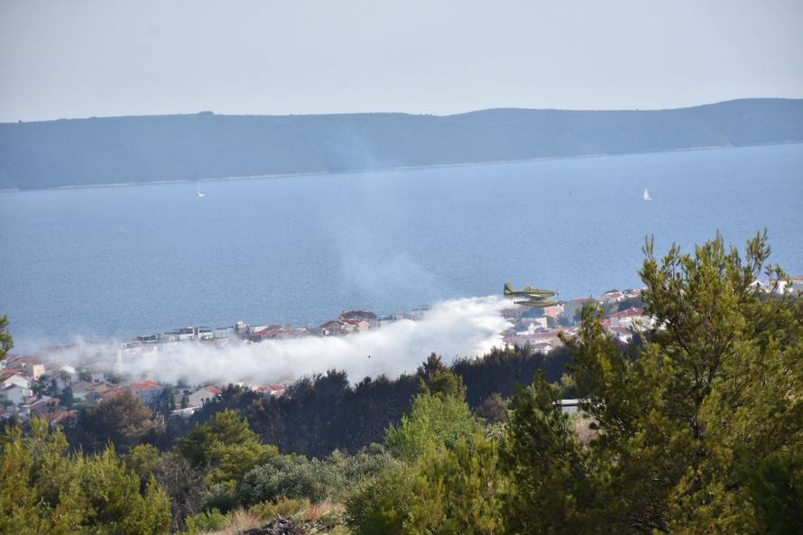 VATROGASCI NA NOGAMA Požar na Čiovu ponovno se aktivirao