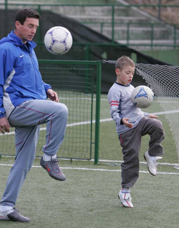 ARHIVA - 2005. Nikola Vlašić na treningu malih dječaka