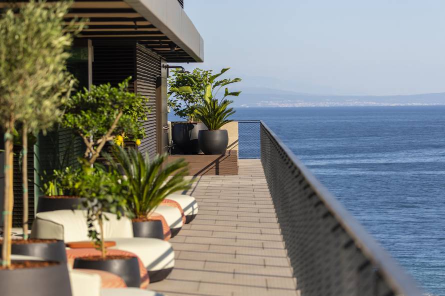 Hotel Keight otvara ljetnu sezonu uz ekskluzivnu novost: Á La Carte ponudu na Rooftopu!