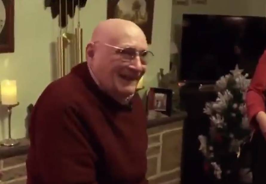 Božić je 20 godina slavio bez ikoga, a sada je plakao od sreće