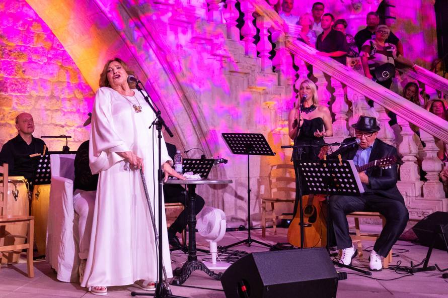 Prvi dubrovački oproštajni koncert Tereze Kesovije