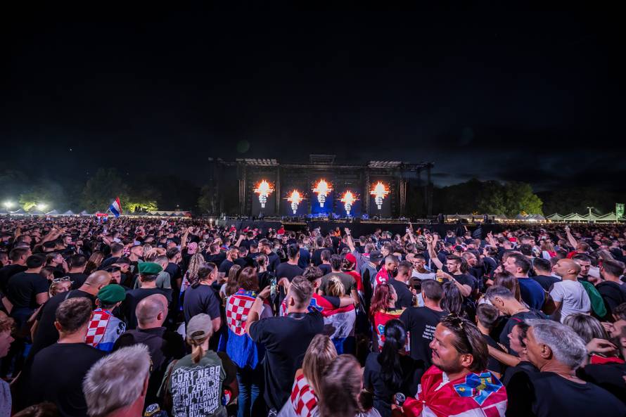 Obožavatelji na velikom koncertu Marka Perkovića Thompsona u Sinju