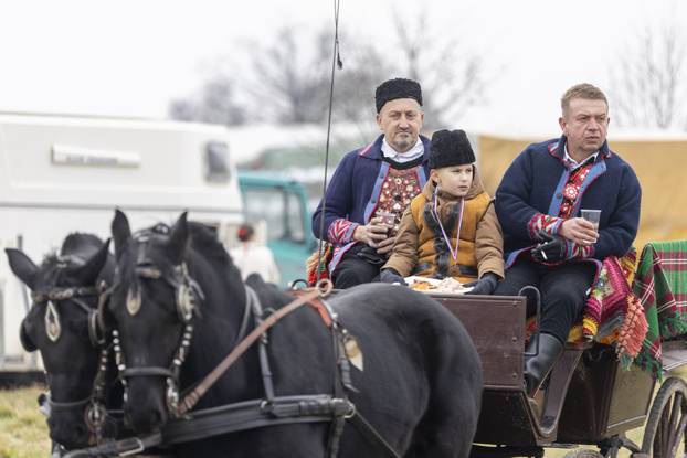 Đakovački bušari – pokladno jahanje u Širokom Polju