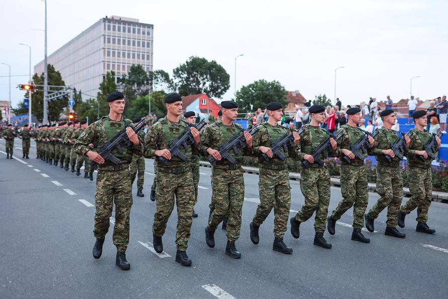 Zagreb: Generalna proba svečanog vojnog mimohoda