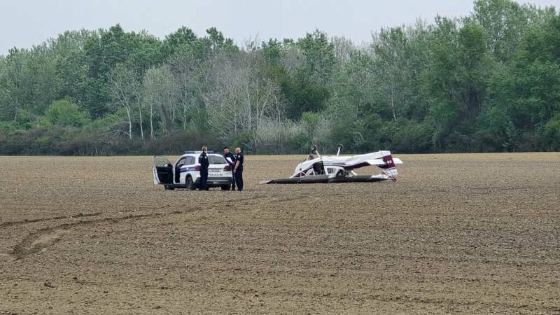 VIDEO Zrakoplov kod Vinkovaca pao u polje, pogledajte snimku