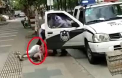 Užas: Policajac je srušio ženu s djetetom, curica udarila glavom