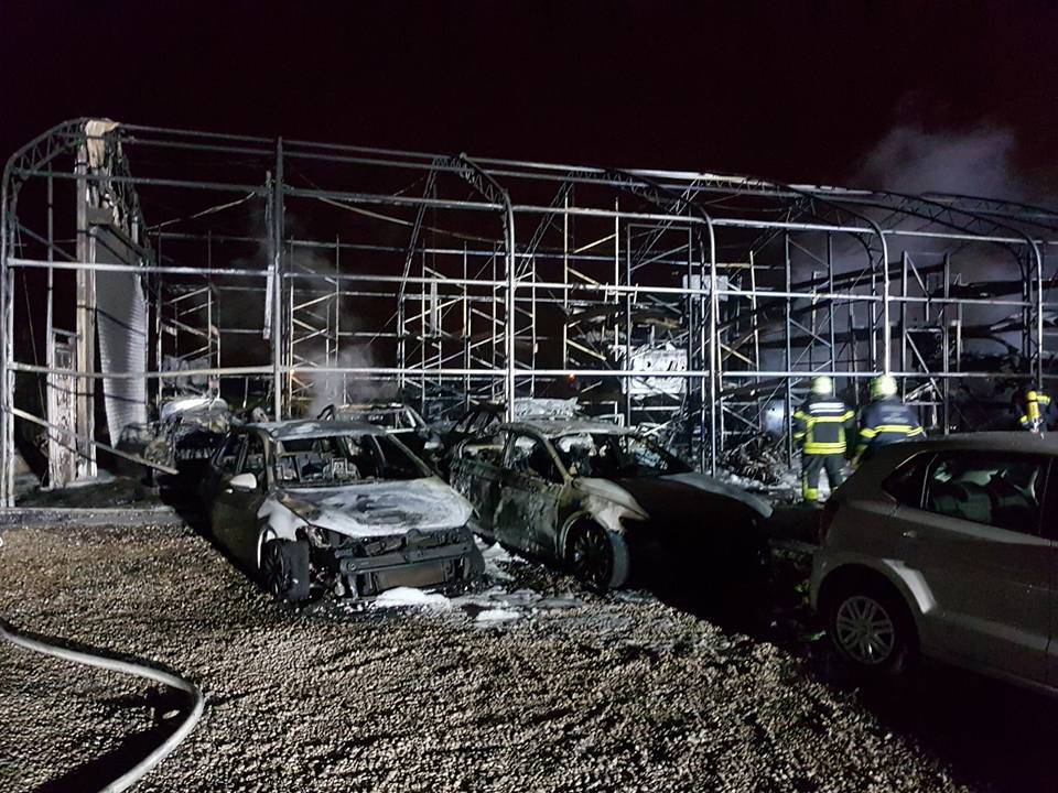 Požar skladišta je podmetnut: Kod Samobora oštećen 21 auto