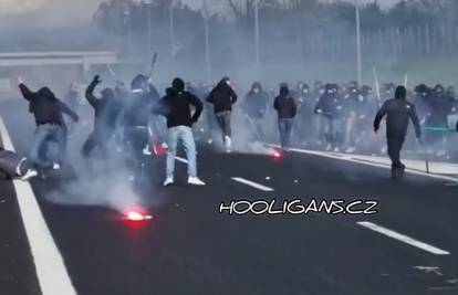 VIDEO Krvavi obračun huligana Rome i Napolija na autocesti