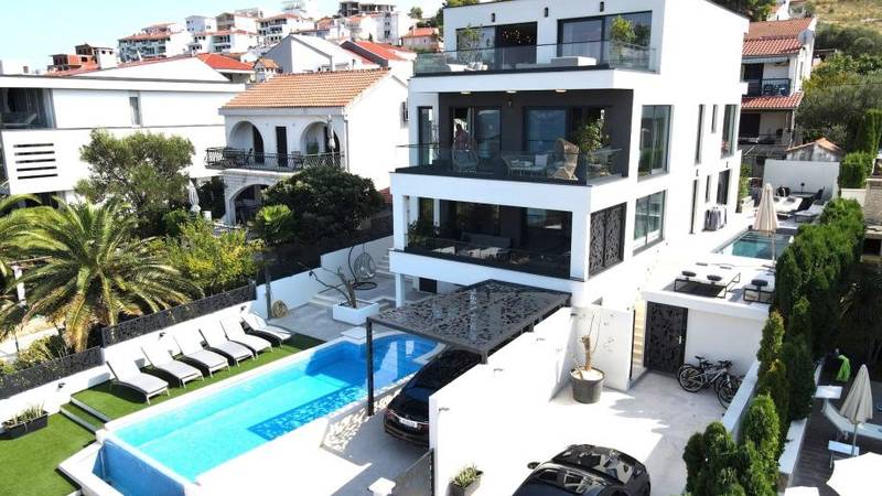 FOTO 'Holivudska' vila na Čiovu ima sve da se osjećate poput zvijezde, a toliko i košta