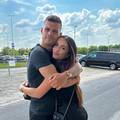 Kapetan &Scaron;vicarske ljubi pravu ljepoticu, a oboje su s Kosova