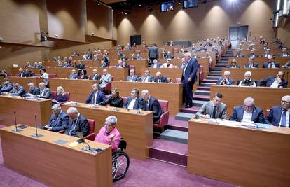 Sabor produljio sniženu stopu PDV-a na plin godinu dana. Saborska većina ima 76 'ruku'
