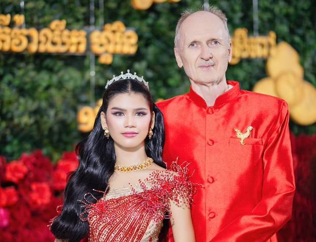 EKSKLUZIVNO Ovako je izgledala svadba Hrvata i 49 godina mlađe Kambodžanke