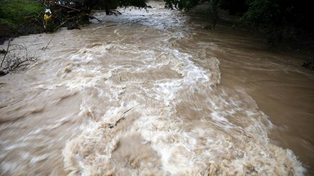 Zbog poplava u Kladnju proglašeno stanje elementarne nepogode