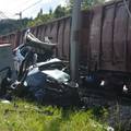 Vlak samljeo BMW kod Delnica, auto se još zabio u stup rasvjete