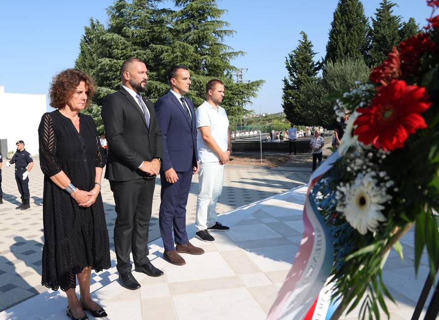 Šibenik: Položeni vijenci i zapaljene svije?e povodom obljetnice Oluje