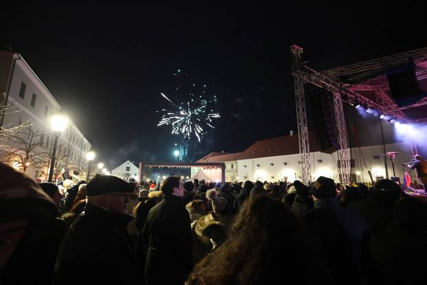 Osječani i njihovi gosti u novu 2026. godinu ušli su uz zvukove legendarnog Miroslava Škore