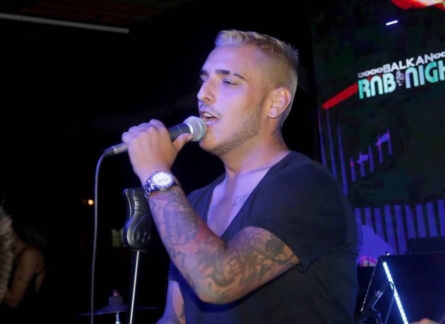 'Procurile' fotografije: Darko Lazić pjevao na korona partyju