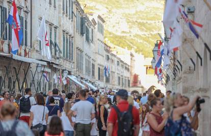 Dubrovnik: Izvješene zastave povodom Dana pobjede i domovinske zahvalnosati