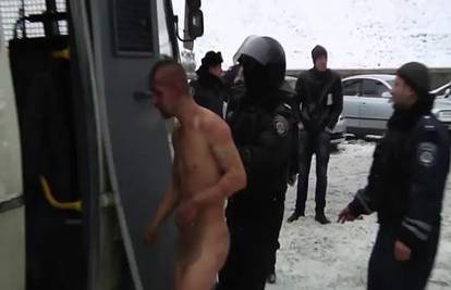 Brutalno iživljavanje policije: Skinuli ga do gola na minus 20