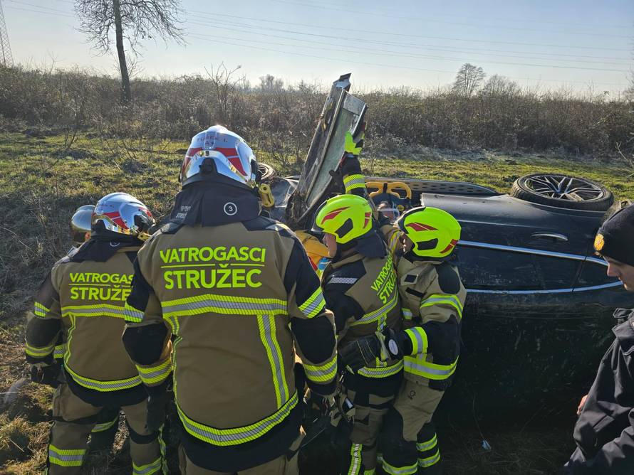 Ostao zarobljen u autu na A3 kod Sl. Broda: Spašavali ga vatrogasci. 'Nikad ne mirujemo'