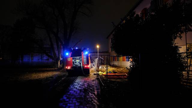 Zagreb: Vatrogasci brzom intervencijom ugasili požar u Osnovnoj školi Fran Krsto Frankopan