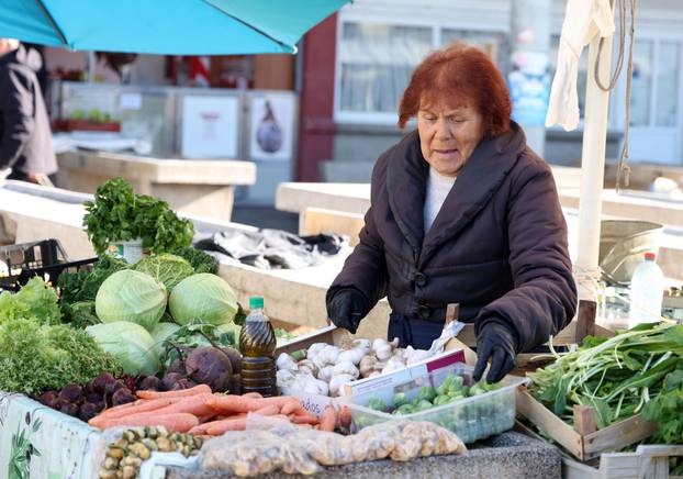 Šibenik: Ponuda vo?a i povr?a na tržnici
