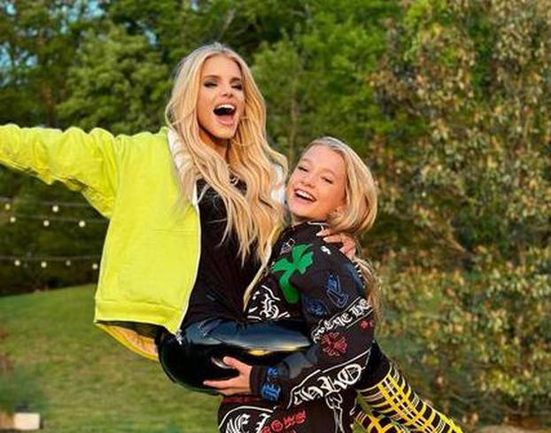 FOTO Jessica Simpson šokirala: Nakon 20 godina došla na VMA, izgleda skroz neprepoznatljivo