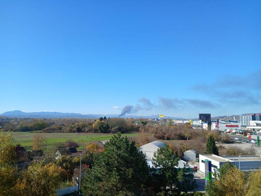 FOTO/VIDEO Još se dimi u Sv. Nedelji: 'Nije opasno za ljude'