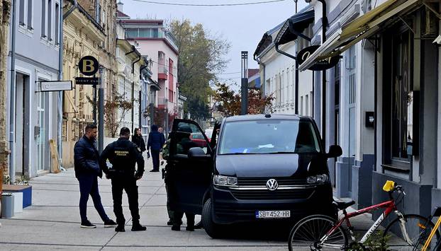 Slavonski Brod: Akcija interventne policije, uhićena najmanje jedna osoba