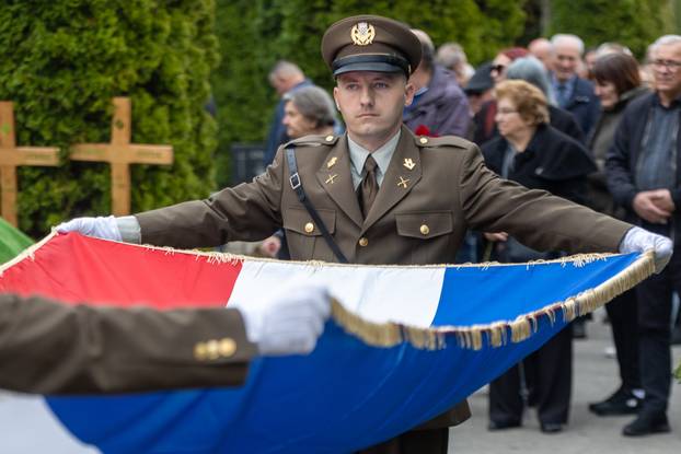 Vukovar: Posljednji ispraćaj i ukop identificiranih posmrtnih ostataka hrvatskog branitelja iz Domovinskog rata Stjepana Patka 