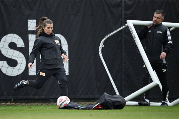 1. FC Union Berlin Training -  Interim coach Marie-Louise Eta leads training session