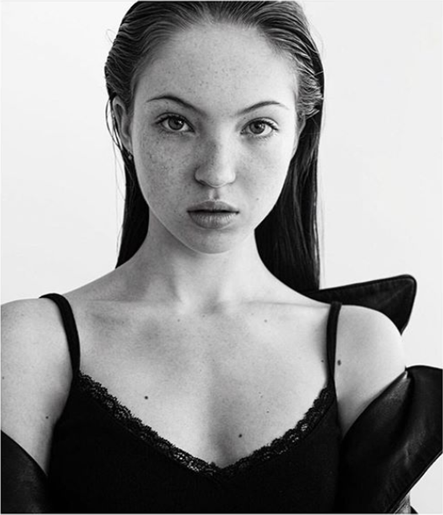 U minijaturnom bikiniju, Lila je kopija  slavne mame Kate Moss