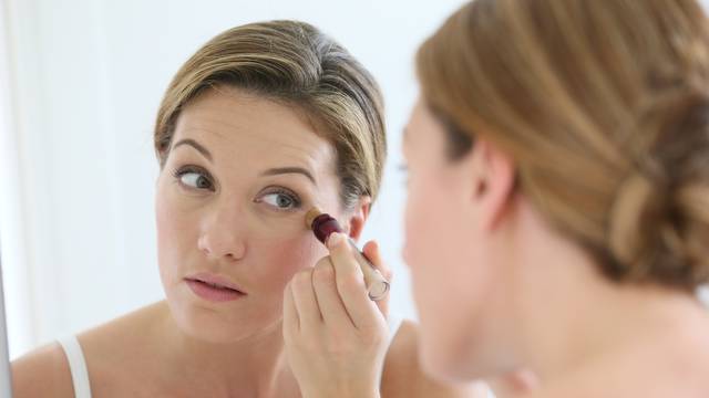 Make-up trikovi za prikrivanje podočnjaka i svježi izgled lica