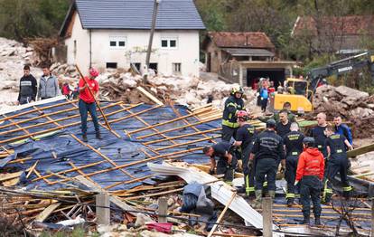 FOTO Jablanica, dan poslije: Ovo su prizori užasa iz zraka, kamenje je zatrpalo kuće