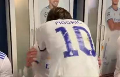 VIDEO Modrić grlio suigrače u svlačionici, zastao kod jednog i poljubio ga: Odigrao si vrhunski