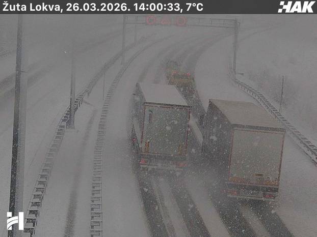 FOTO Dramatično stanje na autocestama, gusti snijeg i dalje pada. Evo koliko ga ima dosad