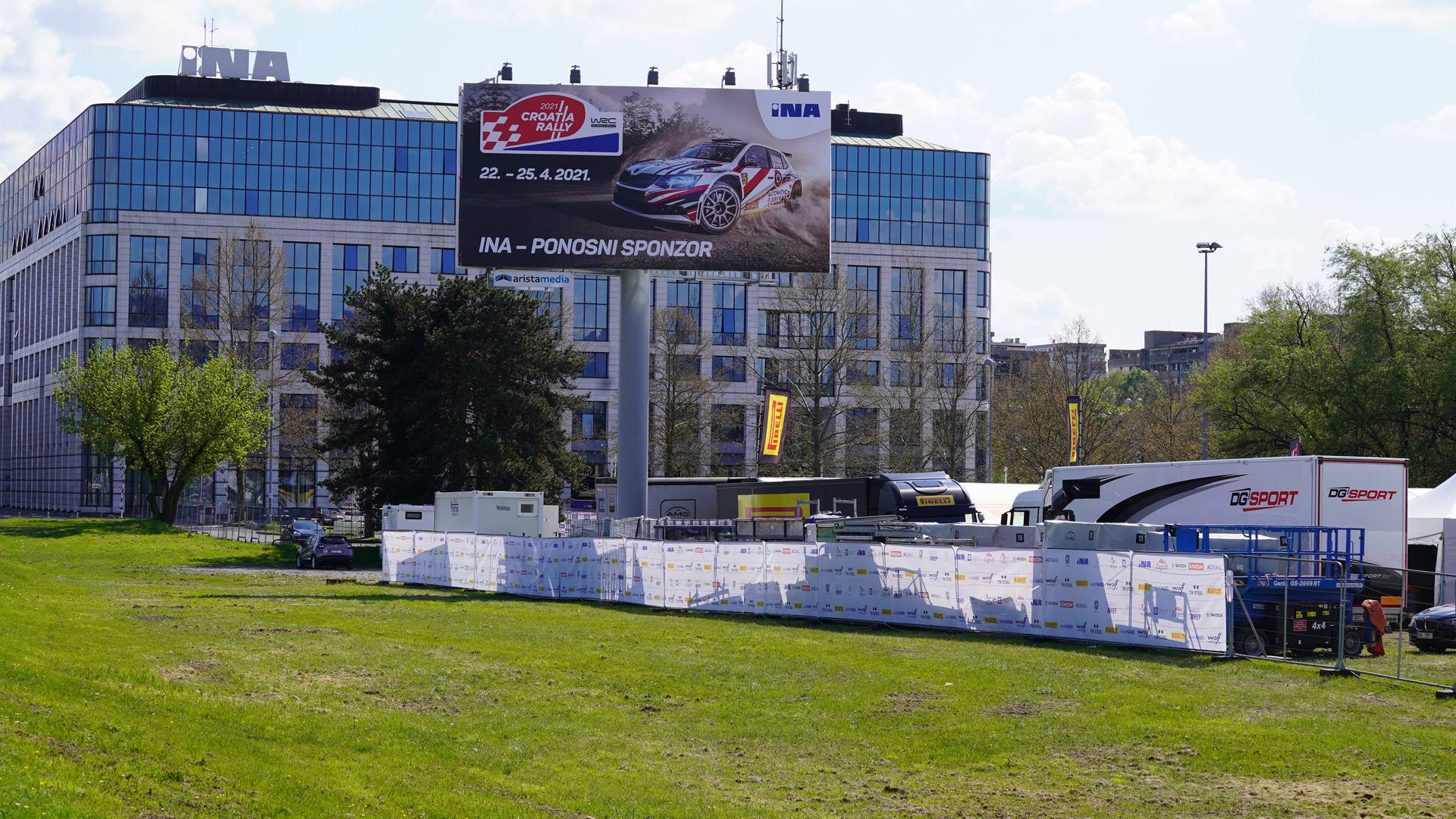 Najsretniji članovi INA Loyaltyja obišli servisni park WRC Croatia rallyja 2021.