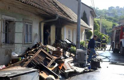 U požaru kuće poginuo stariji čovjek, njegova žena u bolnici