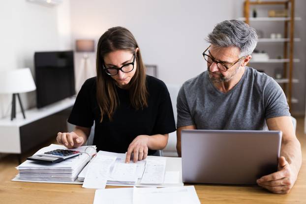 Couple,Doing,Taxes,And,Family,Budget,On,Computer