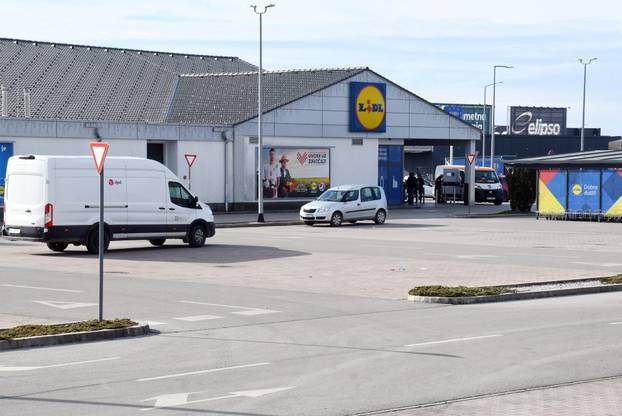 Sisčani su se priključili bojkotu trgovina i kafića 