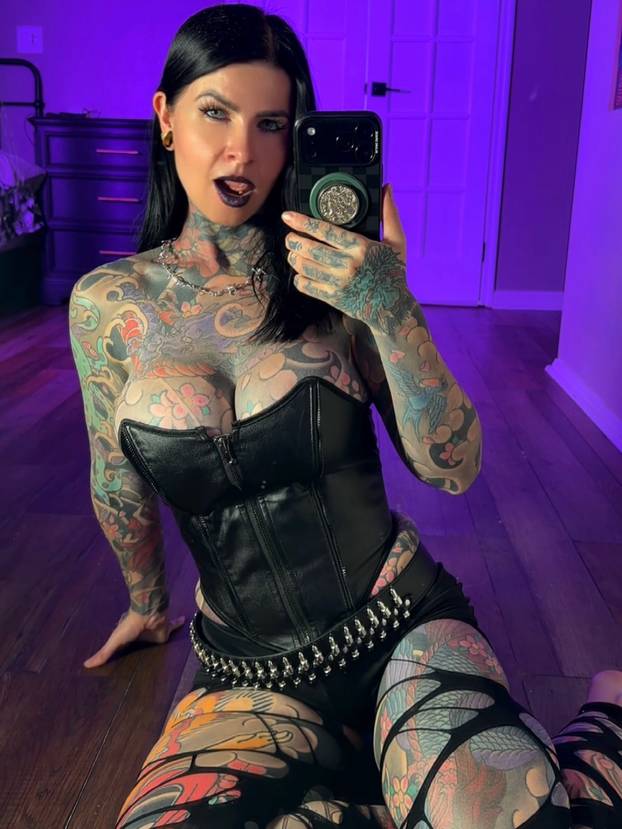 FOTO Tetovažama prekrila cijelo tijelo. Evo kako je izgledala prije: 'Stalno mi nude brak...'