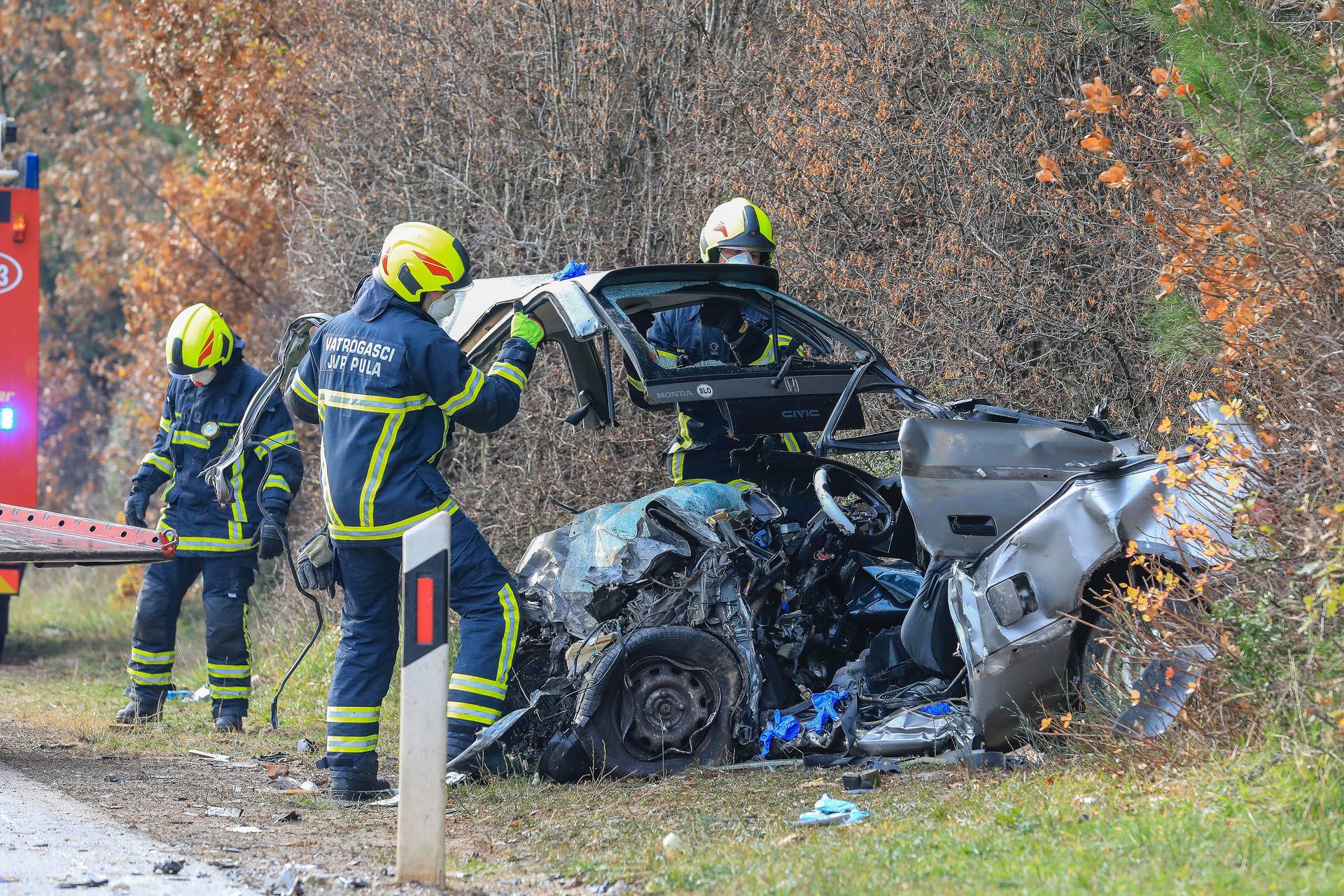 U sudaru kamiona i automobila nedaleko Pule jedna je osoba poginula