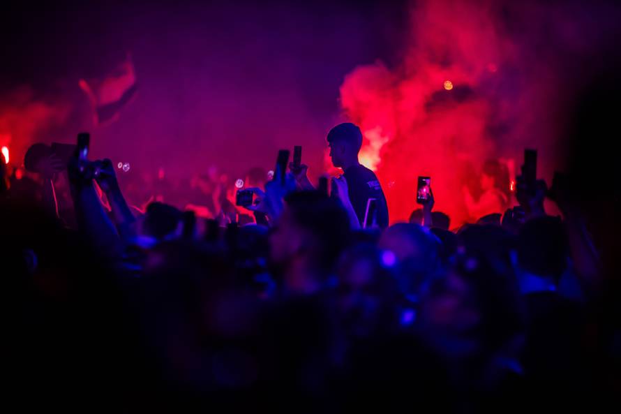 Obožavatelji na velikom koncertu Marka Perkovića Thompsona u Sinju