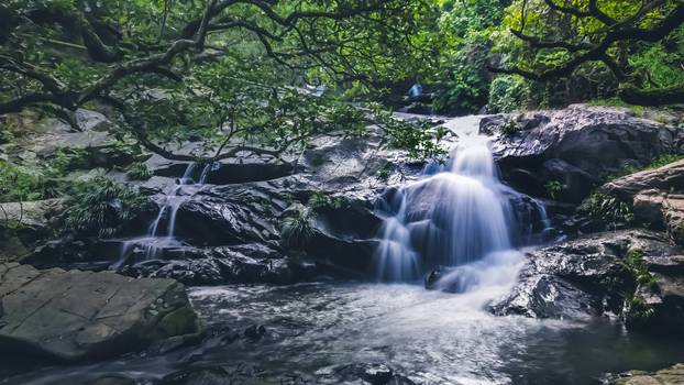 a Lin Yuen Terrace Falls, hong kong